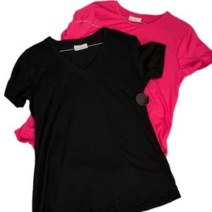 Women's set of two T-shirts size 1 pre loved pink and black is new with tags XL